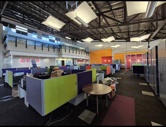 3,888M² OFFICE FOR SALE IN LONGMEADOW